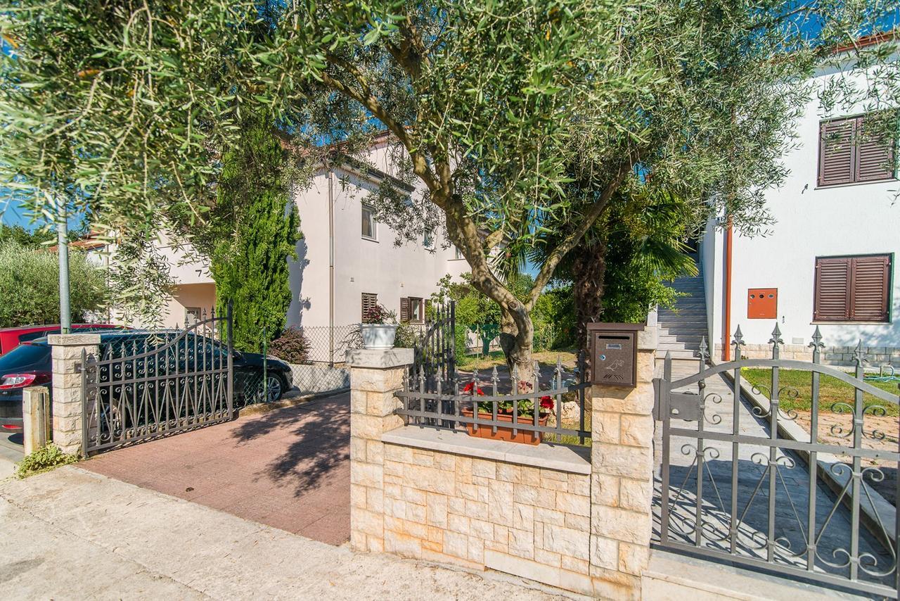 Apartments Dino Poreč Exterior foto